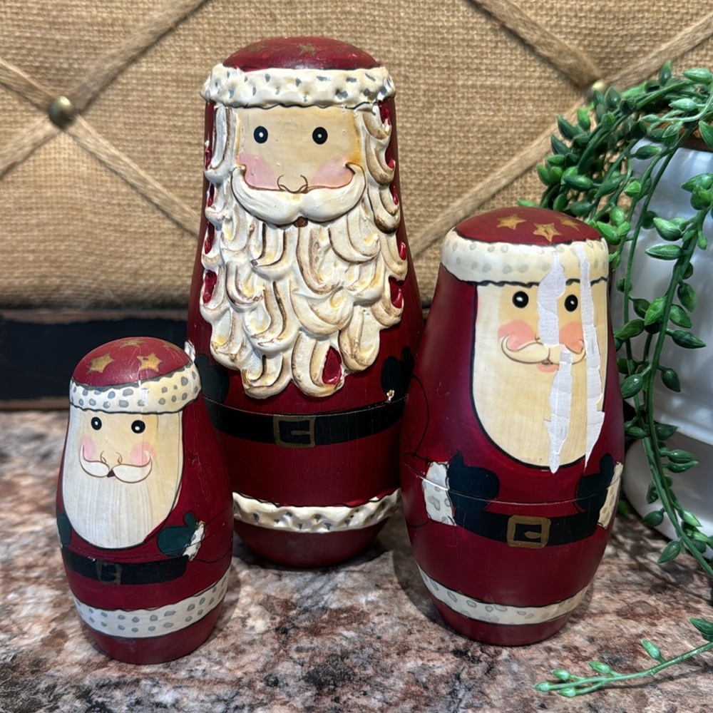 Nesting Santa - Picture 3 of 4
